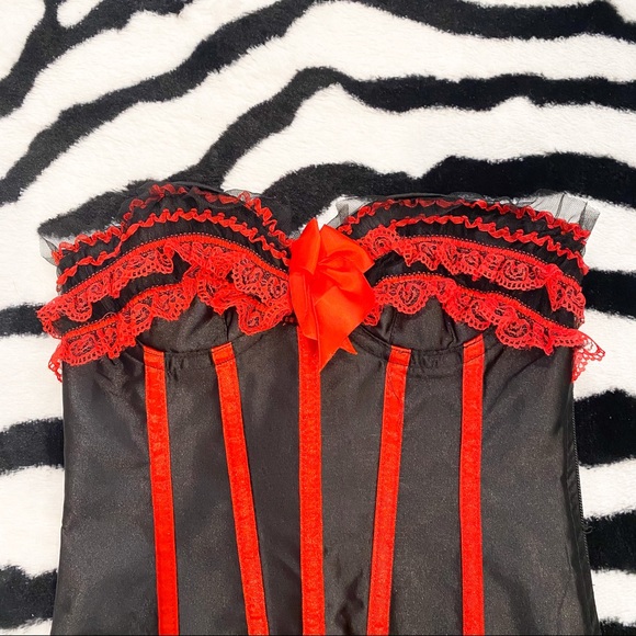 Red and black corset - Picture 2 of 3